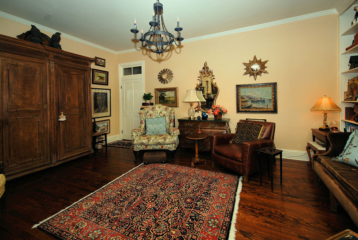 1940 simple rug living room